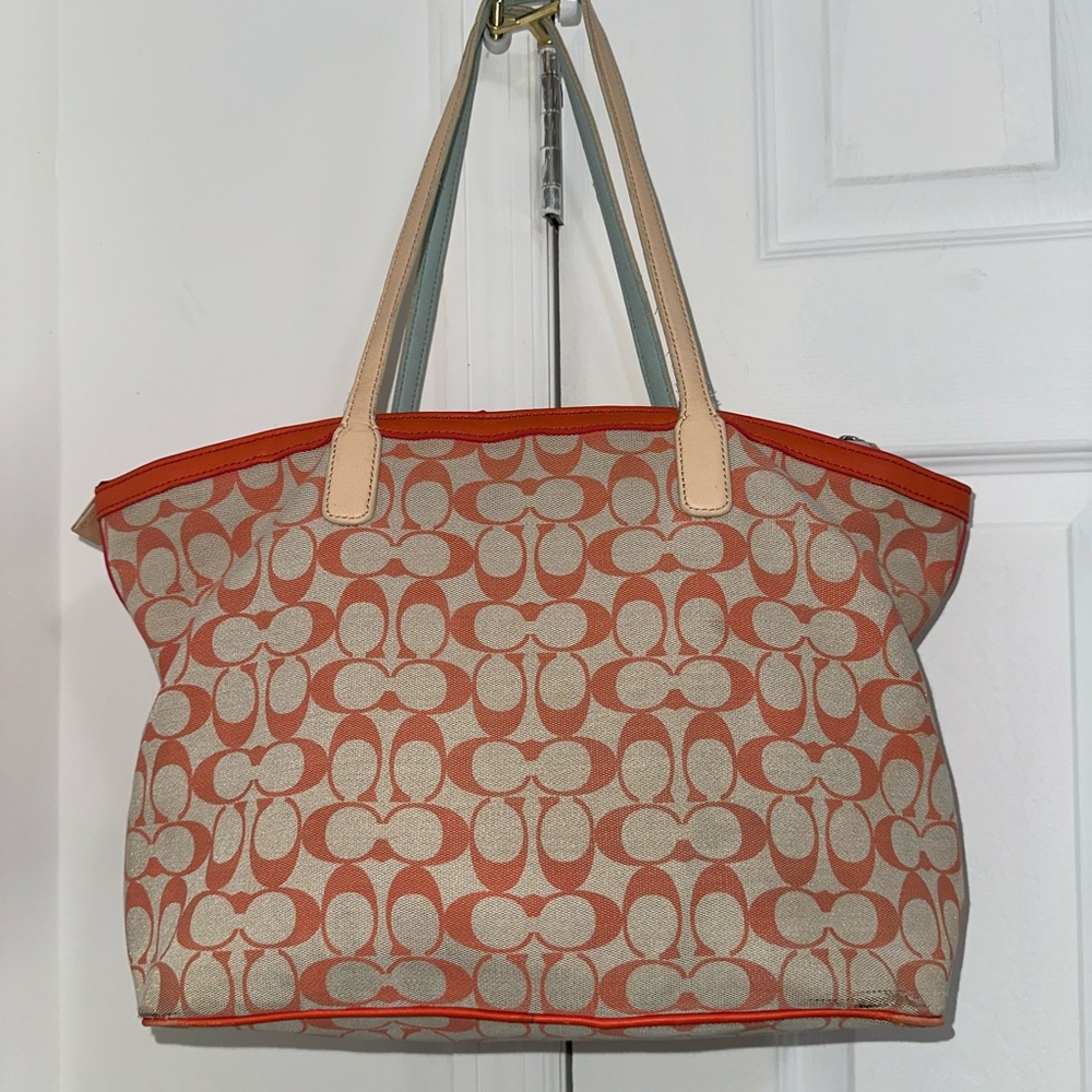 Rare discontinued Coach Legacy Carryall tote!